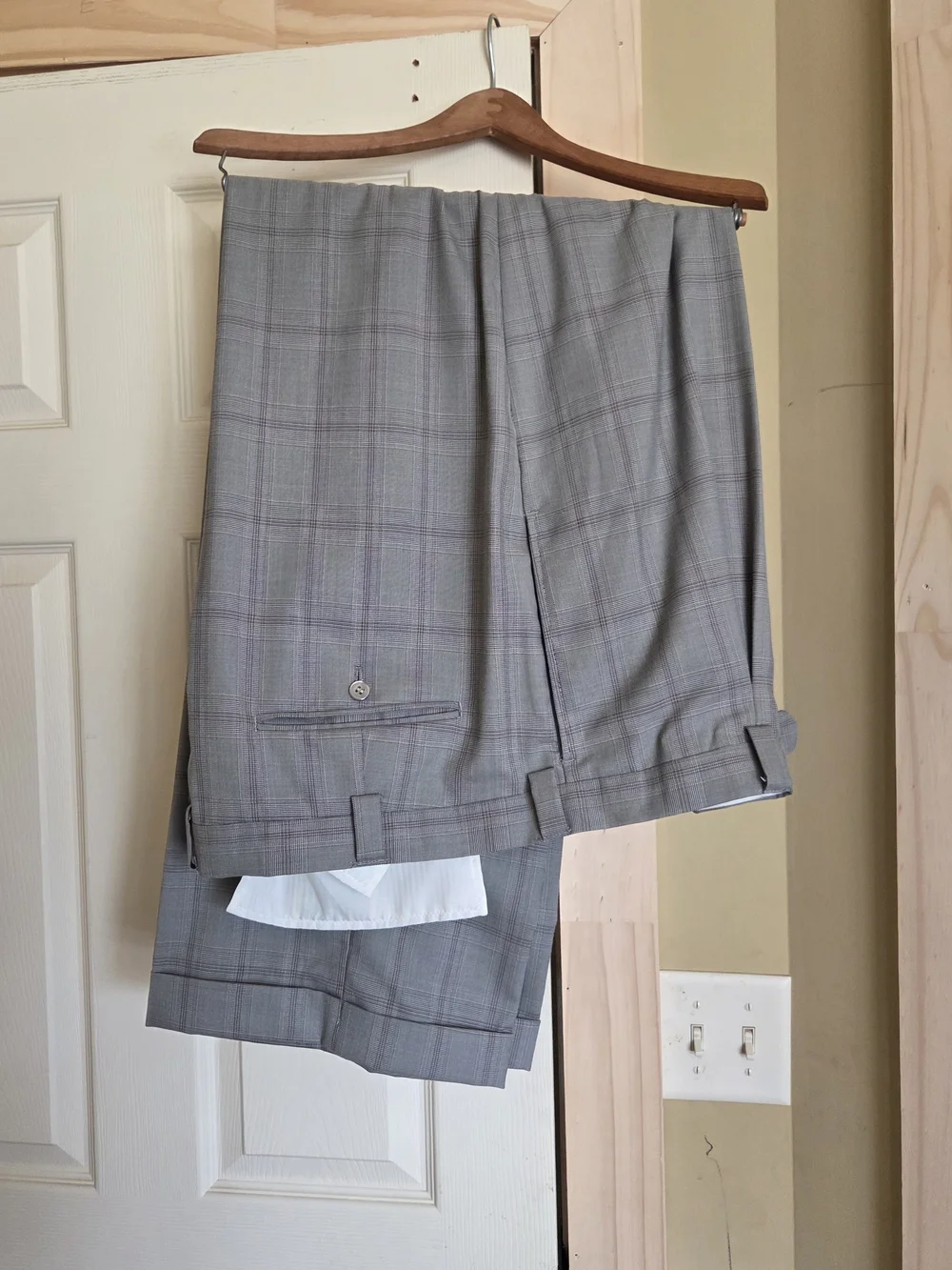 VINTAGE Men's Light Gray Plaid Three-Piece Suit - Tailored Classic 50L